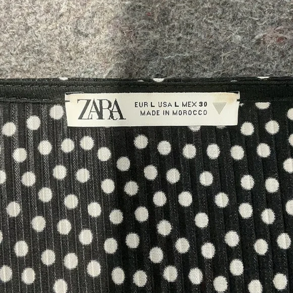 Zara Black and White Wrap Blouse with Long Sleeves - Picture 4 of 5
